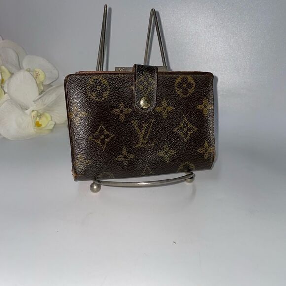 Authentic Louis Vuitton Monogram Kisslock Wallet - Picture 1 of 8